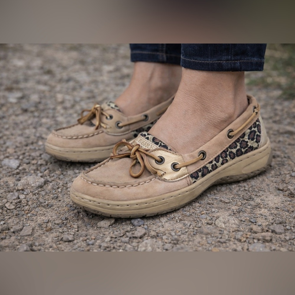 Women's Tan and Gold Boat Shoes size 5.5 fit like women’s 7 Angelfish Sperry